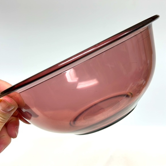 Vintage PYREX 8.5” D cranberry / pink 1.5 L  mixing bowl USA - Picture 3 of 5